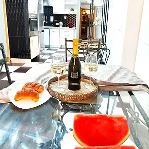 Elegant 3 Bedrooms, Wifi Free Сasa de vacaciones